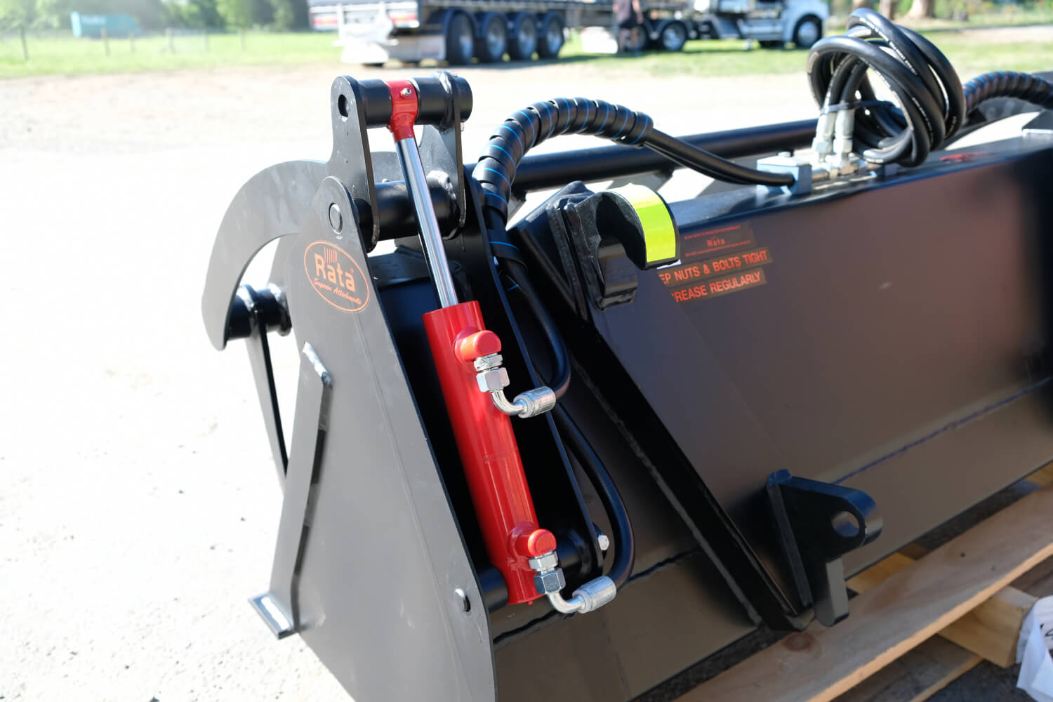 Compact Bucket Grab for Small Tractors Rata Equipment